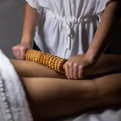 Jakie zabiegi na cellulit przy żylakach są bezpieczne i skuteczne?