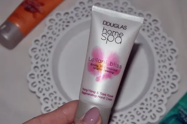 Odkryj wyjątkowe właściwości kremów do rąk Douglas Home Spa